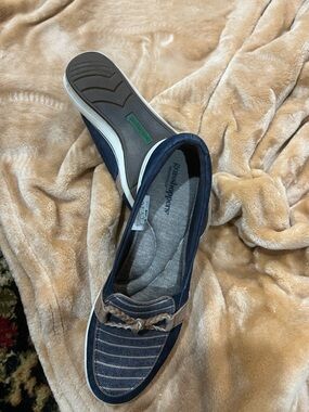 Grasshoppers Navy and Tan Slip-On Loafers